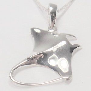 STERLING SILVER MANTA RAY STINGRAY PENDANT SEA LIFE NECKLACE